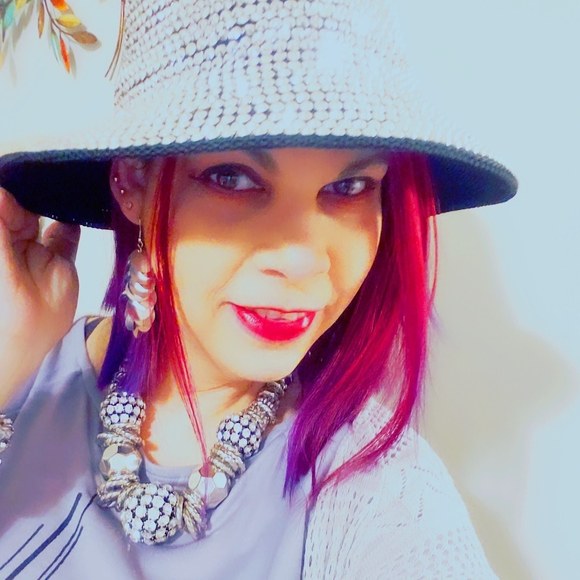 Profile Picture of Yelitza González (@lachicachic1) on Poshmark