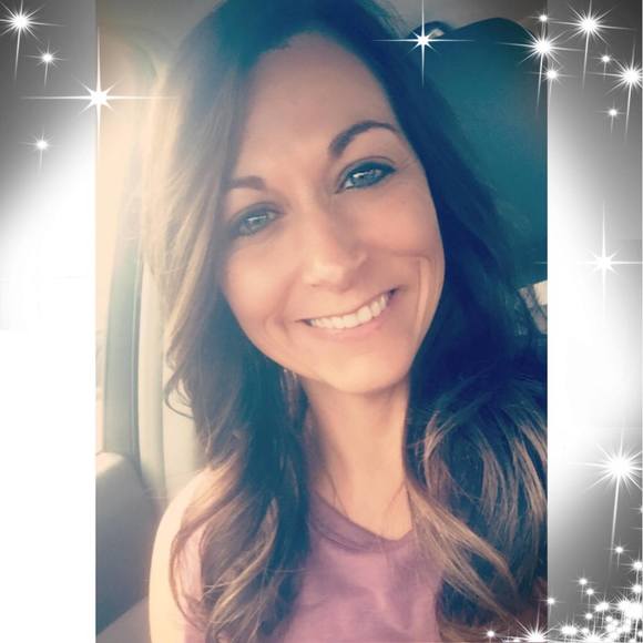Profile Picture of Yolanda Vallette (@yvallette12) on Poshmark