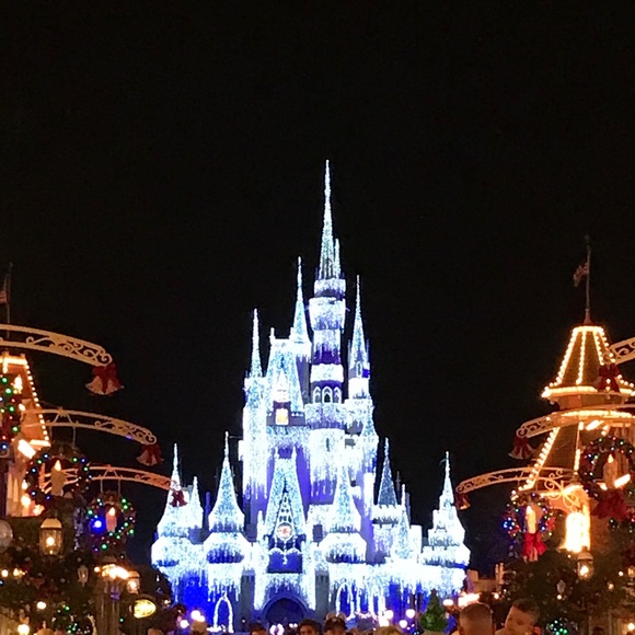 Profile Picture of Lauren Capretti (@lc102218) on Poshmark