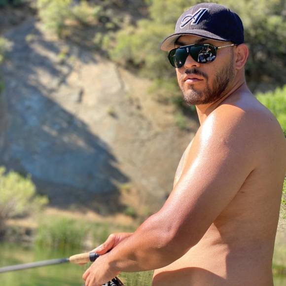 Profile Picture of Adam Feliciano (@adamfeli) on Poshmark