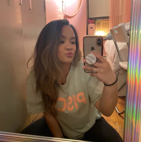 Profile Picture of Lynda Pham (@lyndapham) on Poshmark