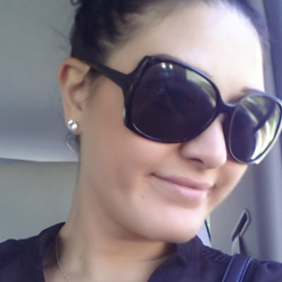 Profile Picture of Margo Ghosin (@mghosin85) on Poshmark