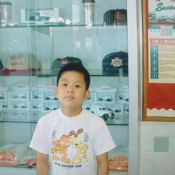 Profile Picture of Geoffery Liu jr. (@averagegeo) on Poshmark