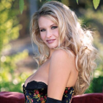 Profile Picture of Adrienne Frost (@ACheatingWife) on Twitter