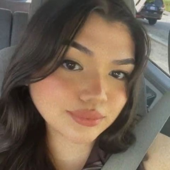 Profile Picture of Clarissa Jimenez (@clarissajime966) on Poshmark