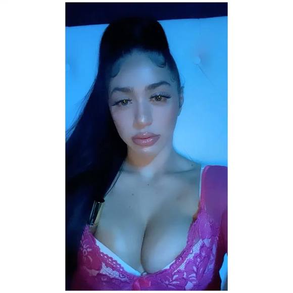 Profile Picture of Alysha Cagiano (@lyshh) on Poshmark