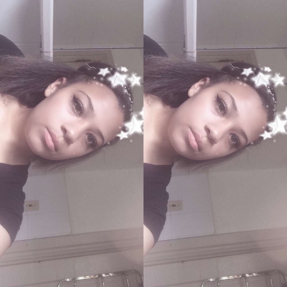 Profile Picture of Neeshia Hankerson (@nxxshia) on Poshmark