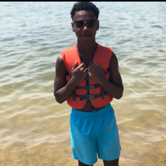 Profile Picture of Damien Gibson (@damiengibson11) on Poshmark