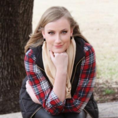 Profile Picture of Hayley Humphrey (@_itsHayleyyy) on Twitter