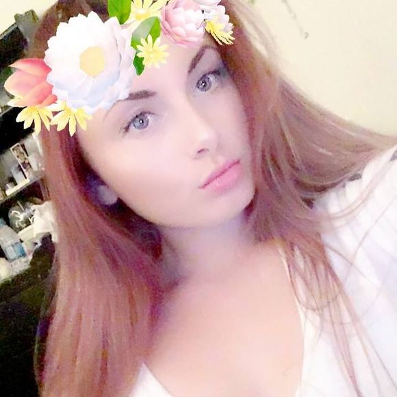 Profile Picture of Rhiannon Engebretsen (@rhiannondear123) on Poshmark