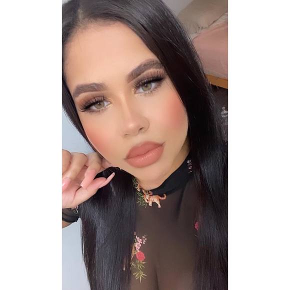 Profile Picture of Desiree Roux (@desireeannemua) on Poshmark
