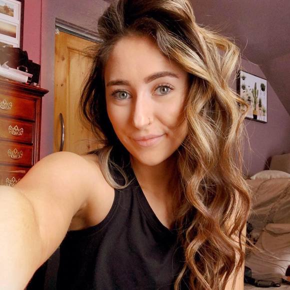 Profile Picture of Mackenzie Dechambeau (@kenzie418) on Poshmark