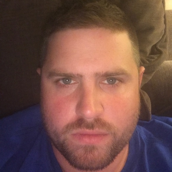 Profile Picture of Chris Moreno (@cmoreno84) on Poshmark