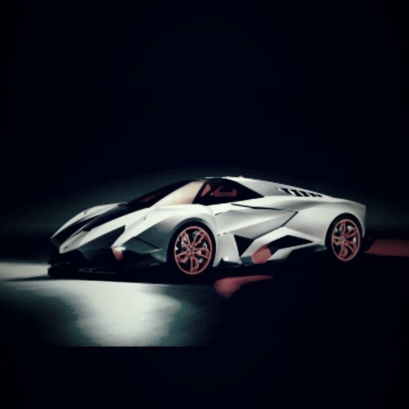 Profile Picture of Daniel Aquino (@danielaquino790) on Poshmark