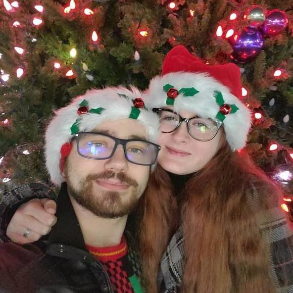 Profile Picture of Meredith Hewett (@sparkysahn) on Poshmark