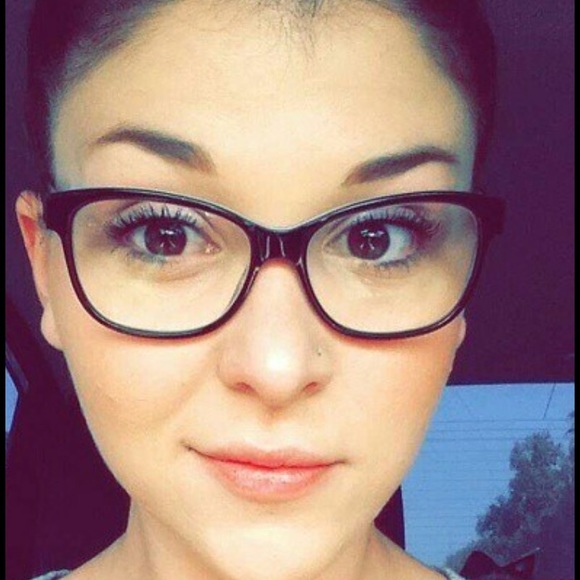 Profile Picture of Jordyn White (@jordwhynn) on Poshmark