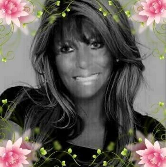 Profile Picture of Tina Sherman (@tlouiseellis) on Poshmark