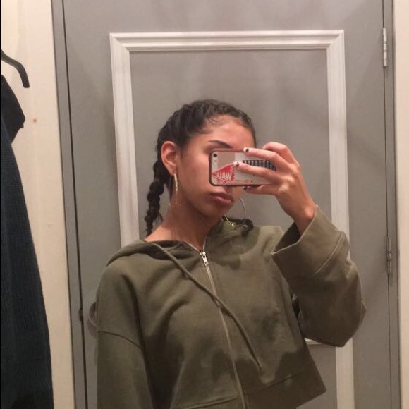 Profile Picture of Ellie Samide (@elliesamide) on Poshmark