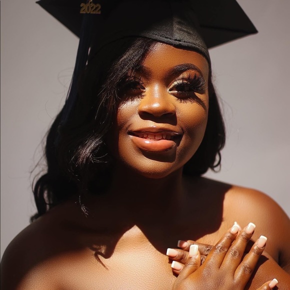 Profile Picture of Markalah Seals (@markalah1) on Poshmark