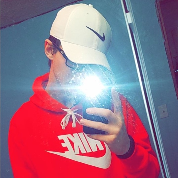 Profile Picture of Matthew Ferrin (@mattf9988) on Poshmark