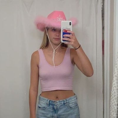 Profile Picture of Cara Pierce (@carapi3rc3) on Twitter