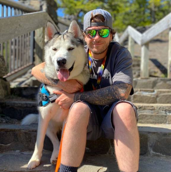 Profile Picture of Lee Seastrunk (@leeseastrunk) on Poshmark