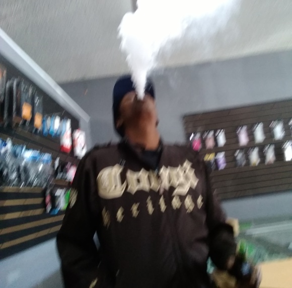 Profile Picture of Derrick Rhome (@drhome44) on Poshmark