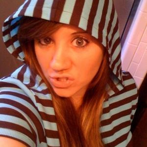 Profile Picture of Stephanie Howland (@raaaawrr) on Myspace