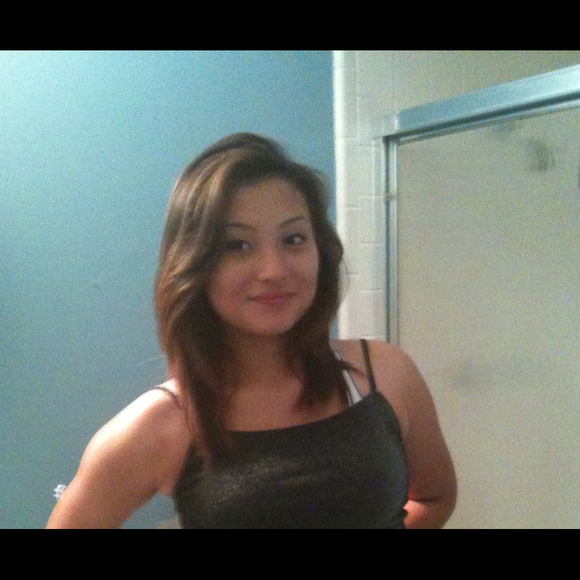 Profile Picture of Hannah Harkness (@hannahjeanhark) on Poshmark