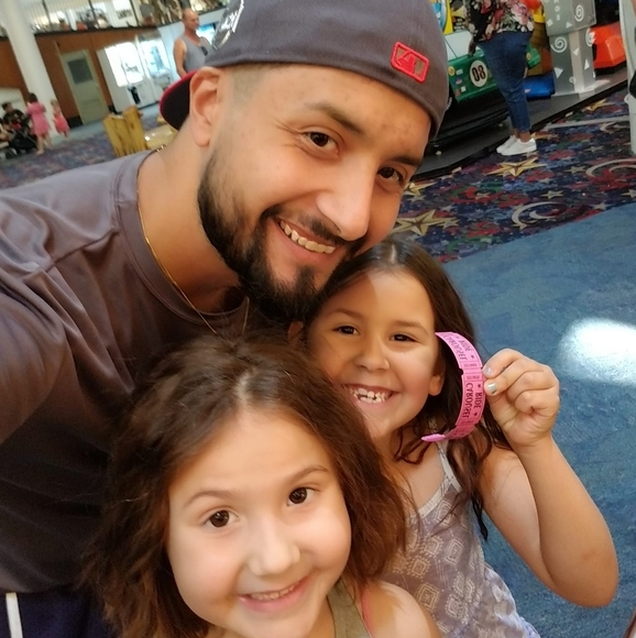 Profile Picture of Nicolis Grippando (@nicolis87) on Poshmark