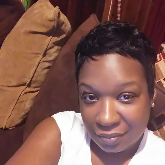 Profile Picture of Anitra Torrence (@nedigirl) on Poshmark