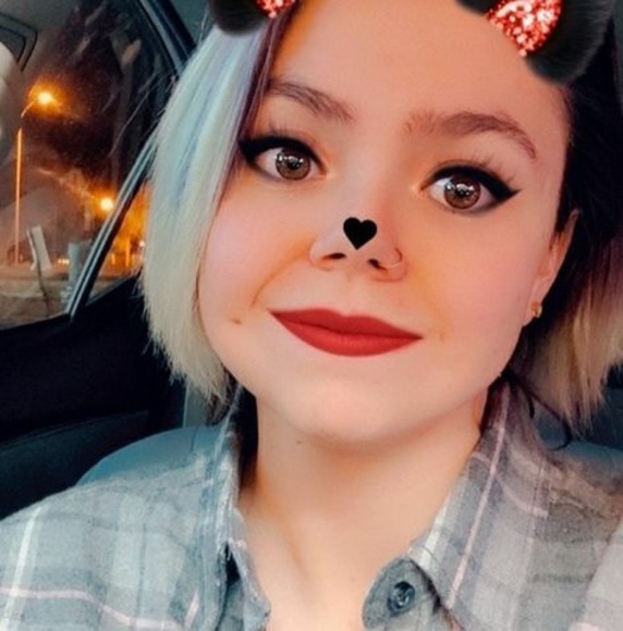 Profile Picture of Catherine Hiskey (@catherinehiskey) on Poshmark