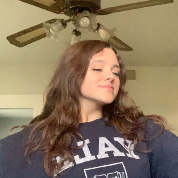 Profile Picture of Cashae Schearf (@cashae153) on Poshmark
