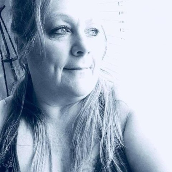 Profile Picture of Barbara Case (@barbaracase1968) on Poshmark