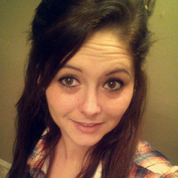 Profile Picture of Christina Gallup (@sunshinelove360) on Poshmark