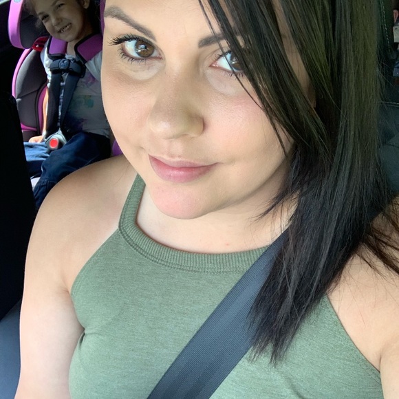 Profile Picture of Leaann Cross (@leaanncross) on Poshmark