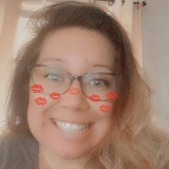 Profile Picture of Michelle Littlefield (@mlittlefield36) on Poshmark