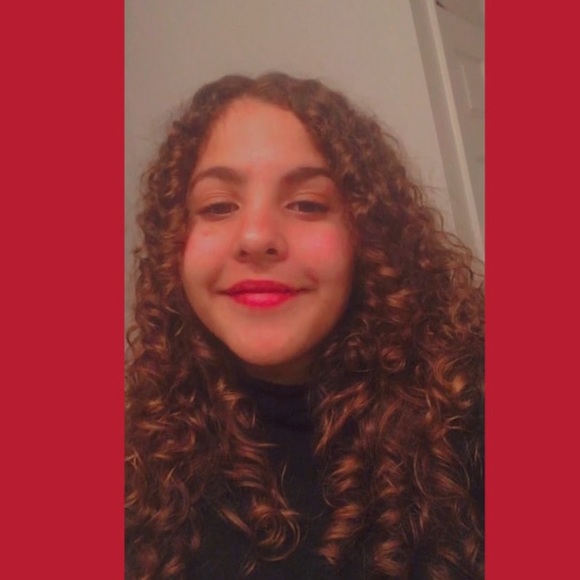 Profile Picture of Isa Lopes (@isa_lopes) on Poshmark