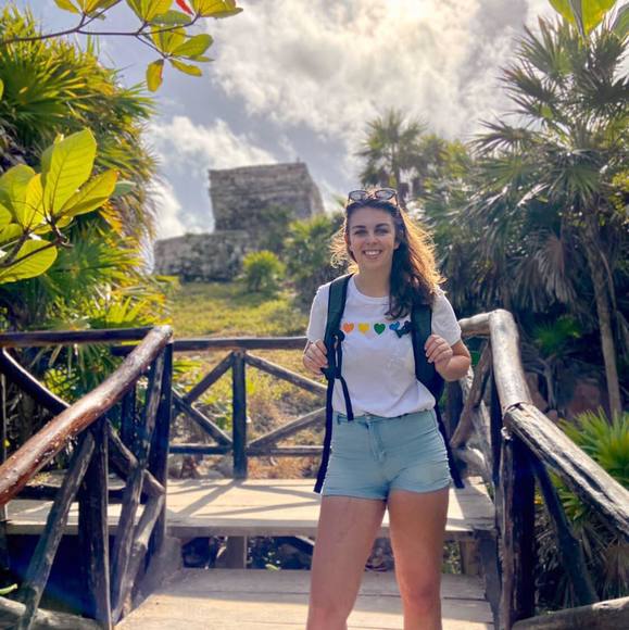 Profile Picture of Leah Kerger (@leahkerger) on Poshmark