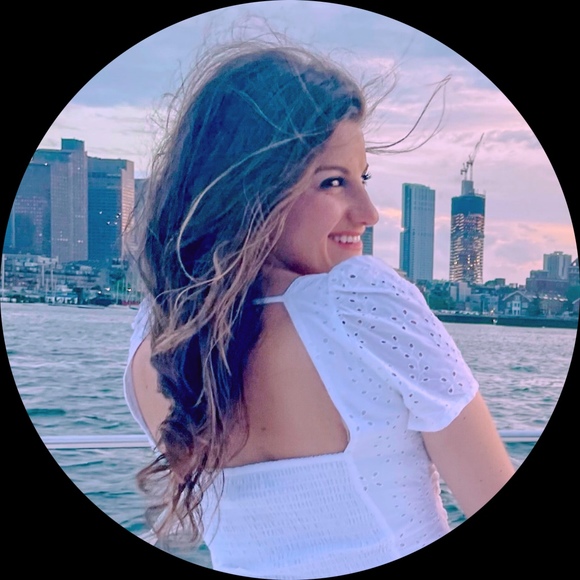 Profile Picture of Arielle Lupinacci (@ajlupinacci) on Poshmark