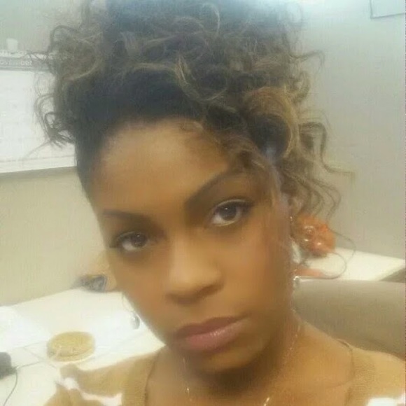 Profile Picture of Shenita Spoelker (@scalhoun1981) on Poshmark