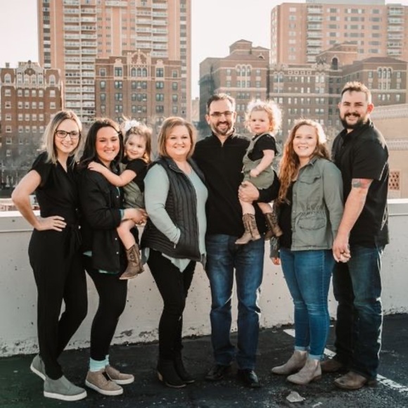 Profile Picture of Roxanne Lowe (@gatorboobub77) on Poshmark