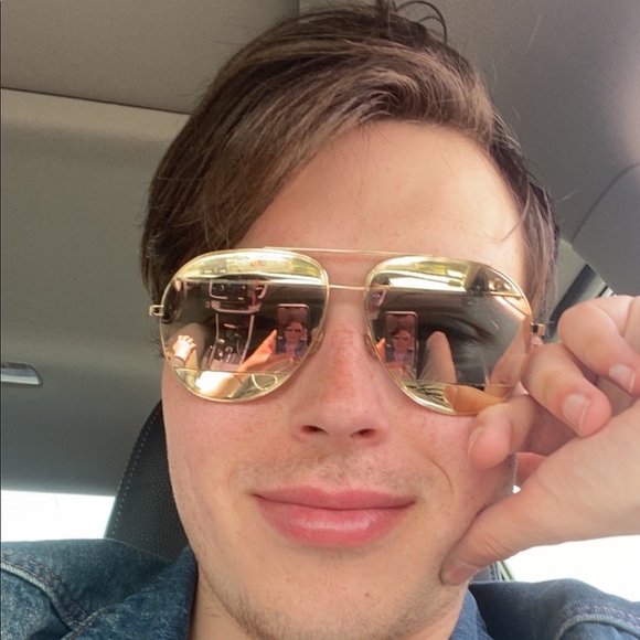 Profile Picture of Andrew Xenos (@andrew_vault) on Poshmark