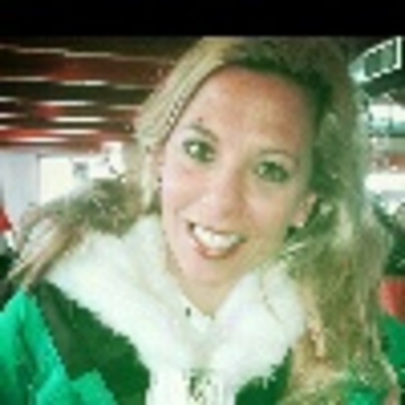 Profile Picture of Teresa Martin (@teresa2013) on Poshmark