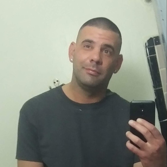 Profile Picture of Thomas Collodel (@t71899007) on Poshmark