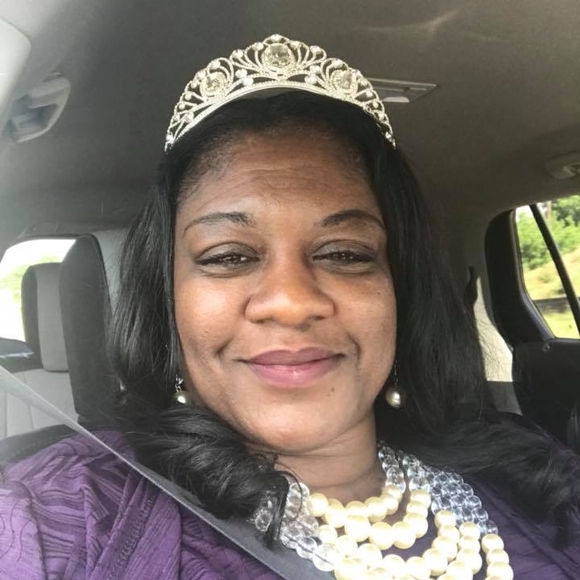 Profile Picture of Donna Campbell (@sistabigbone45) on Poshmark