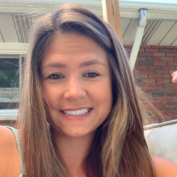 Profile Picture of Alanna Kopachiwsky (@kopachiwsk) on Poshmark