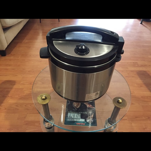 Profile Picture of Brian Brown (@binoluci) on Poshmark