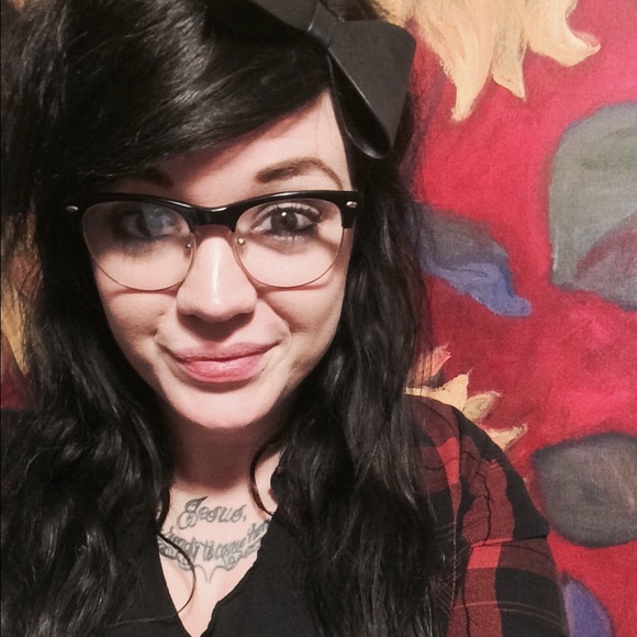 Profile Picture of Krista Tisdale (@kristasaysrelax) on Poshmark