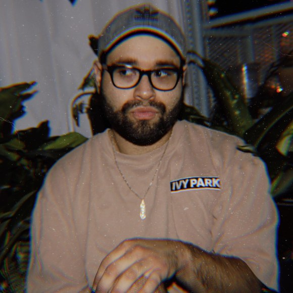 Profile Picture of Matthew Lozano (@heysaymatt) on Poshmark